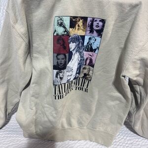 Gildan Cream Graphic Women's Top